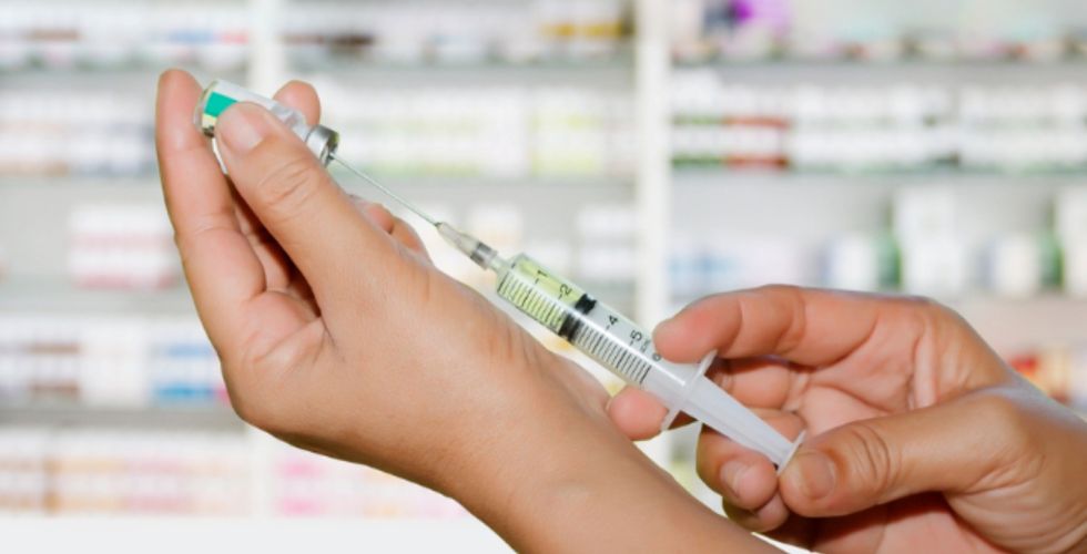 Justiça respeita resolução do CFF e mantém vacinação por farmacêuticos no Brasil