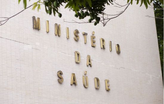 Ministério da Saúde ameaça exigir de indústrias produção direcionada ao kit intubação