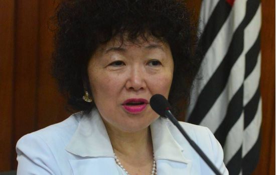 Médica defensora de cloroquina descarta farmacêuticos
