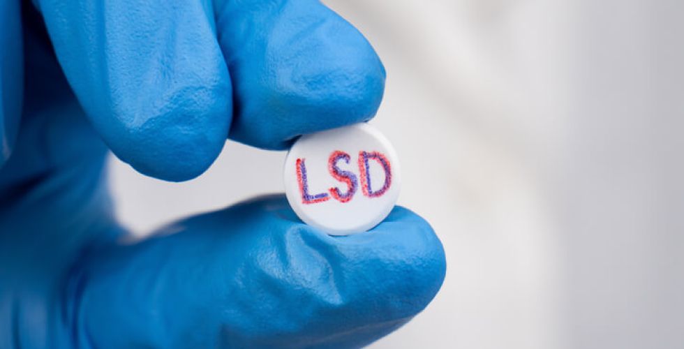 Estudo indica efeito prolongado do LSD na redução da ansiedade