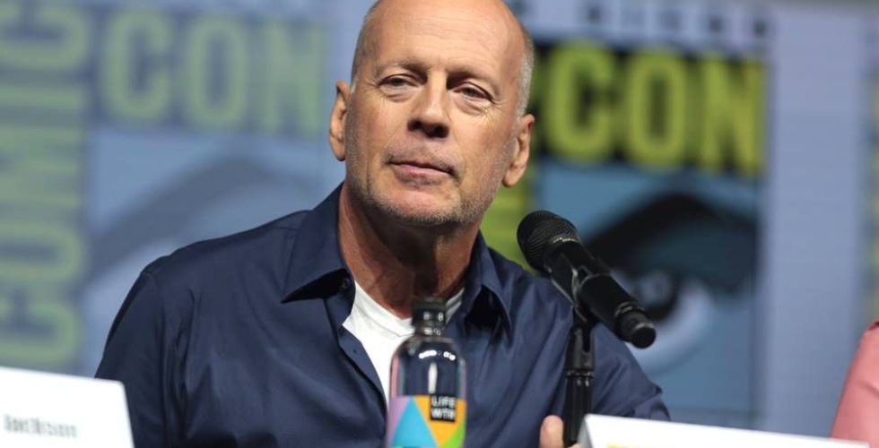 Bruce Willis é expulso de farmácia por não usar máscara