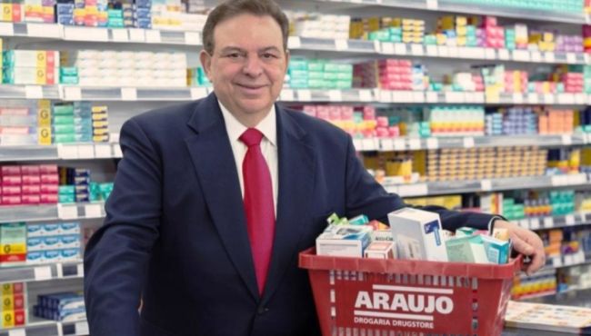 Presidente da Drogaria Araújo afirma que medicamentos no Brasil não são caros