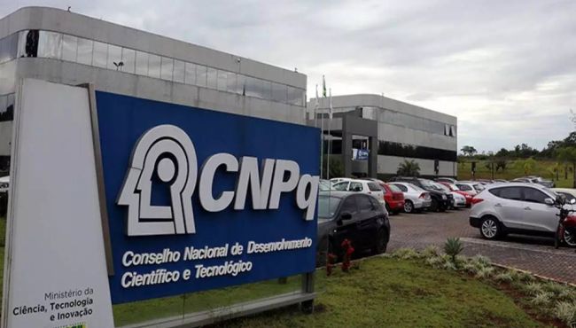 CNPq: Ministério da Saúde distribui bolsa de R$ 5 mil para farmacêuticos