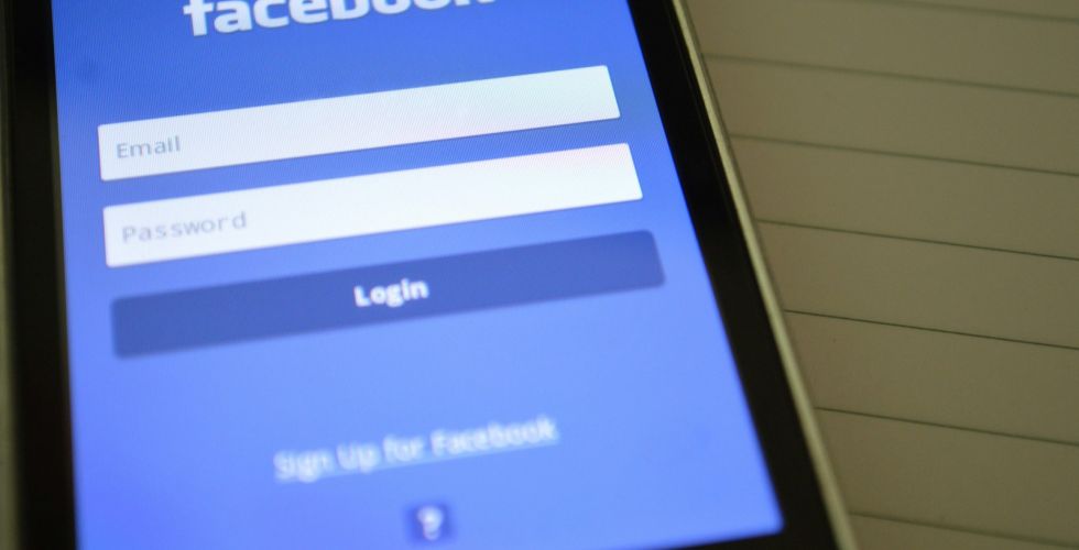 Indústria farmacêutica adere a boicote ao Facebook