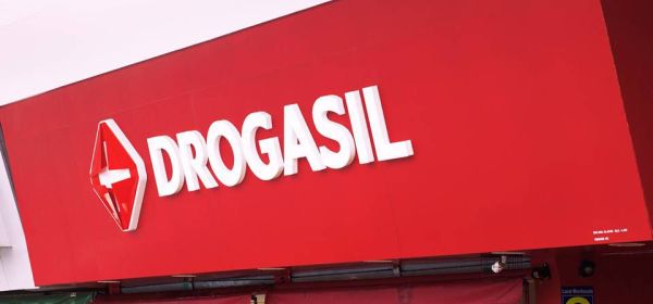 Raia Drogasil compra metade das ações de startup de TI em saúde