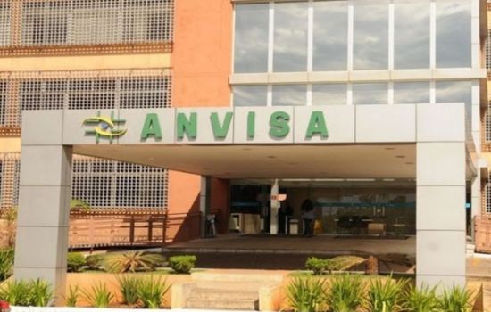 Anvisa publica duas aprovações com prevenção ao VSR em bebês e tratamento para artrite juvenil