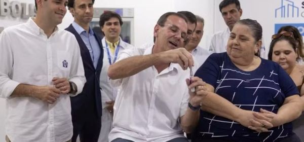 Eduardo Paes aplica primeira dose de Ozempic no SUS no Rio