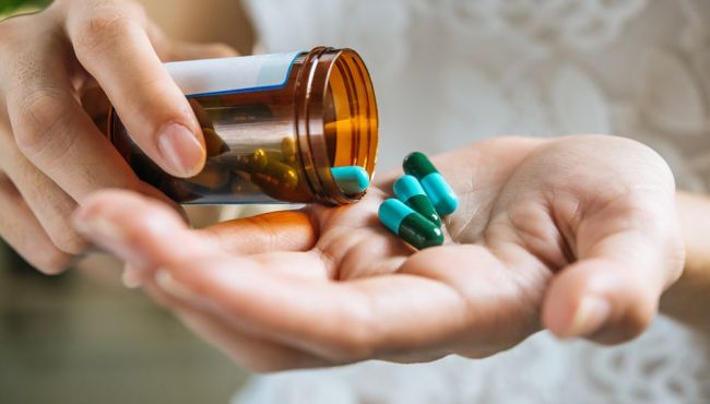 Uso equivocado de antibióticos na pandemia pode provocar crise sanitária