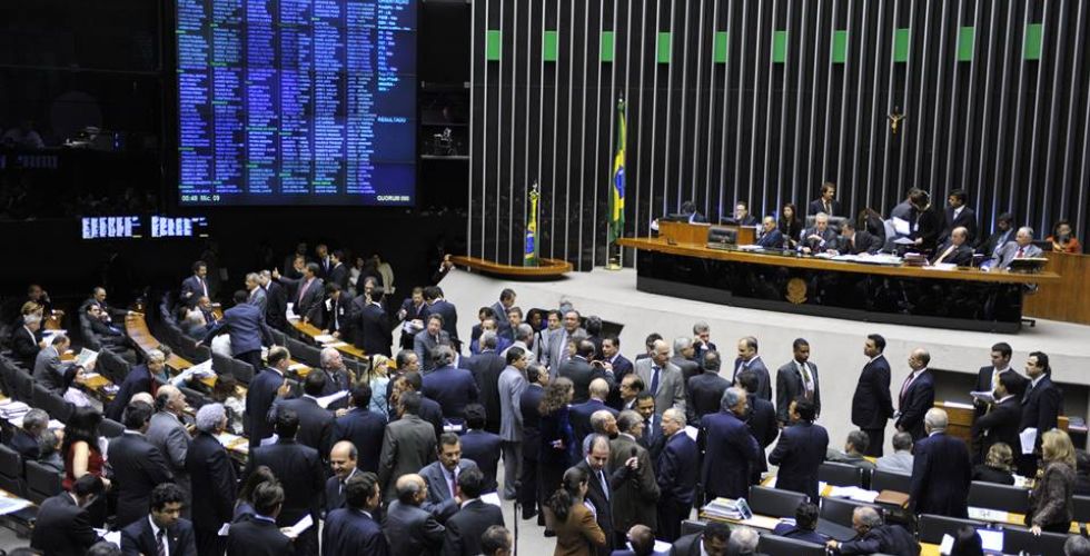 Como a política afeta o mercado farmacêutico