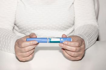 Mulheres são maioria em casos de pancreatite associados a canetas emagrecedoras
