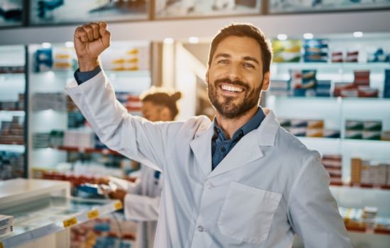 Comissão da Câmara votará nesta terça (25) o projeto que garante o piso para todos os farmacêuticos