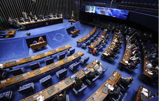 Senado aprova projeto que autoriza quebra de patente de vacinas e medicamentos