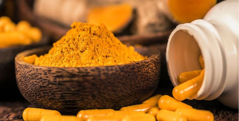 Anvisa alerta para possíveis danos ao fígado causados por medicamentos e suplementos de cúrcuma.