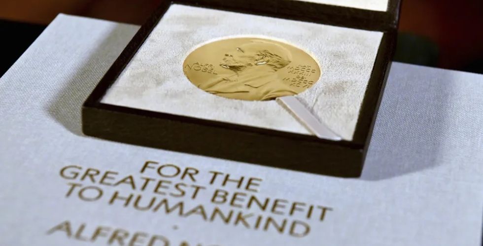 Nobel de Química premia cientistas pelo uso de IA em proteínas, acelerando o desenvolvimento de medicamentos