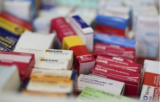 PL exige que medicamentos proibidos em outros países tenham alertas nas embalagens