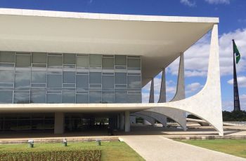 Governo cria grupo para estimular setor farmacêutico no Brasil
