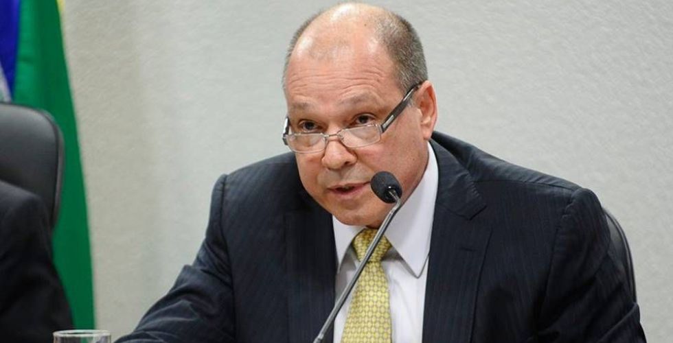 Ex-diretor da Anvisa lidera farmacêutica que quer vender Sputnik no Brasil