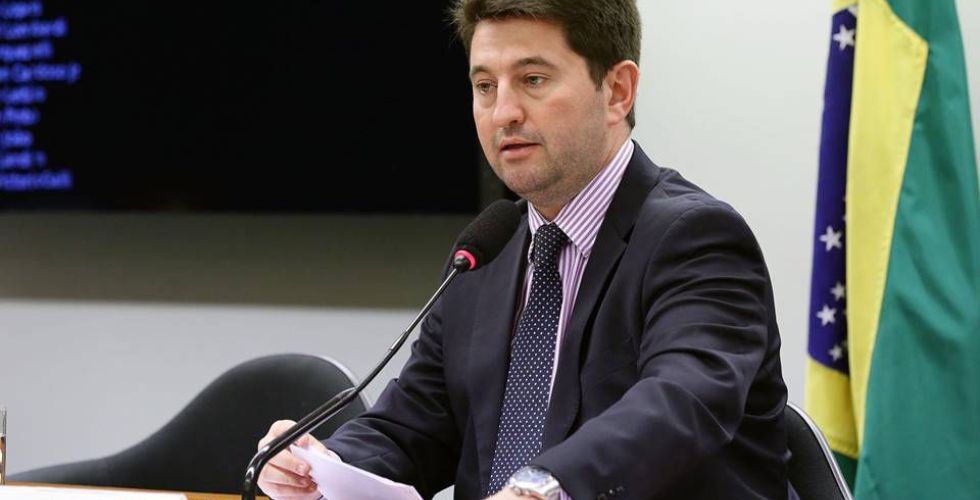 Congresso discute pena de 30 anos para quem falsificar medicamentos