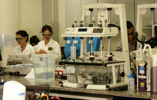 Indústria farmacêutica projeta crescimento em 2016, mesmo na crise