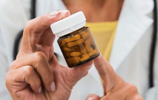 Indústria farmacêutica acelera ajustes para cumprir novas regras de rotulagem da Anvisa