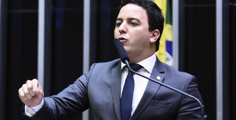 Deputado Federal quer vedar estágio em Farmácia à distância