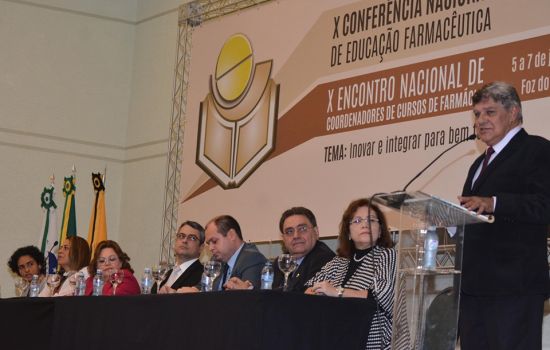 Professores farmacêuticos são omissos em relação à Farmácia EaD, indica CFF