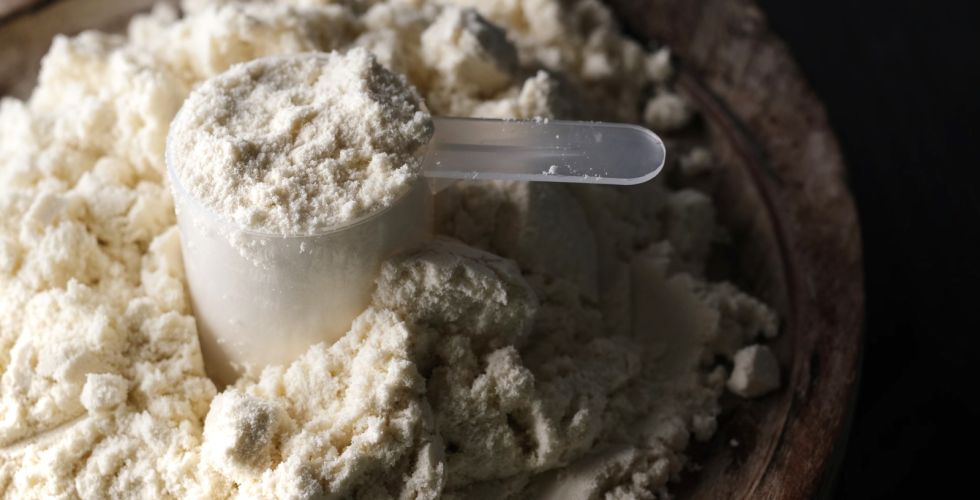 Anvisa aponta falhas em testes de creatina e whey em meio a disputa entre associações