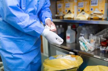 Justiça reconhece insalubridade máxima a farmacêutico hospitalar após exposição a agentes biológicos