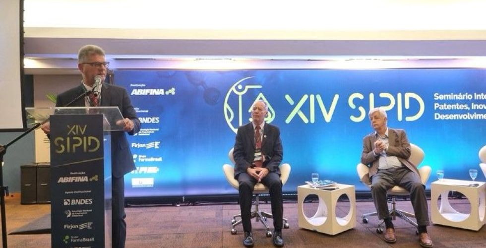 INPI debate inovação e patentes na indústria farmacêutica
