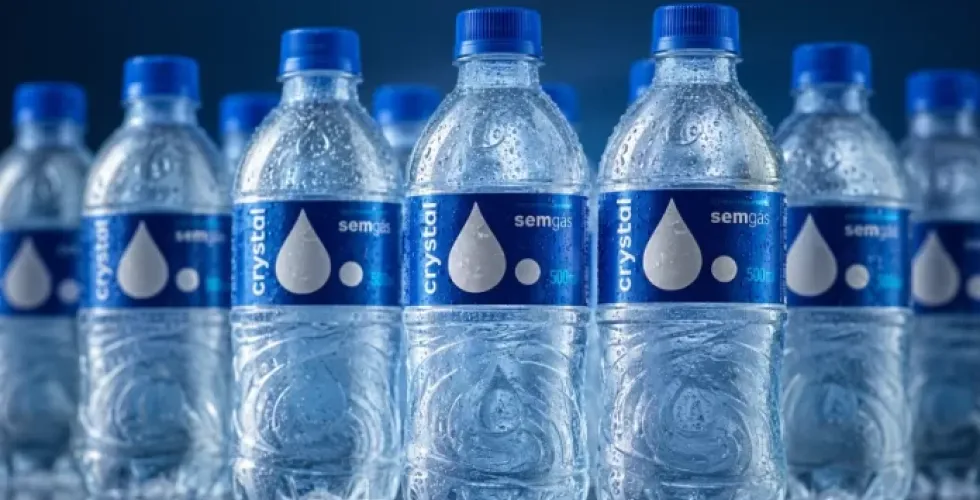 Lotes de Água Crystal são recolhidos após identificação de contaminação bacteriana
