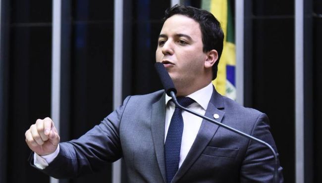 Deputado Federal quer vedar estágio em Farmácia à distância