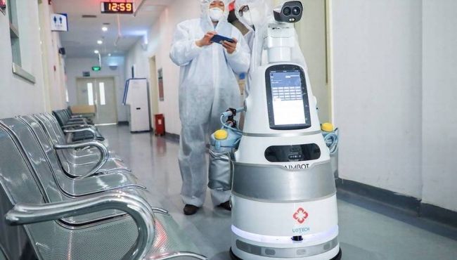 Robôs atuam na linha de frente no combate ao coronavírus