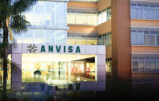 Xadrez Político na ANVISA: Políticos e Indústria discutem renovação na Diretoria.