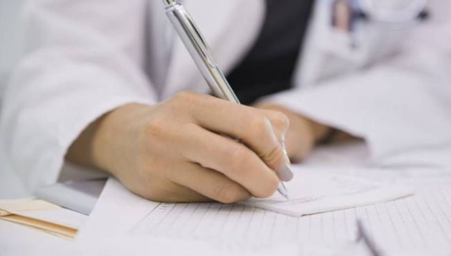 Farmacêutica é presa por envolvimento em esquema de receitas falsas