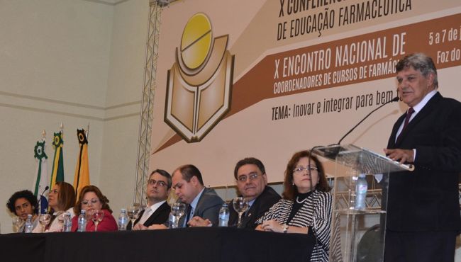 Professores farmacêuticos são omissos em relação à Farmácia EaD, indica CFF