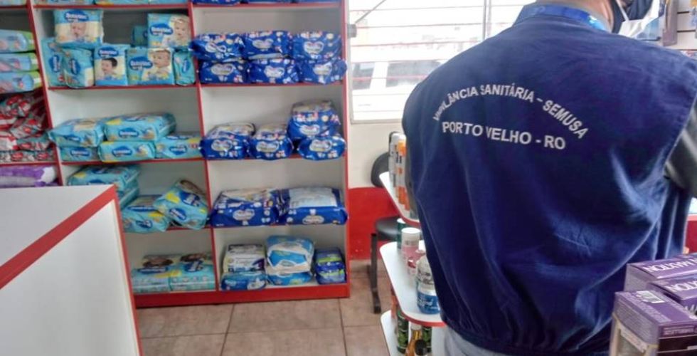 Polícia fecha farmácia por funcionar sem farmacêutico e vender medicamentos vencidos