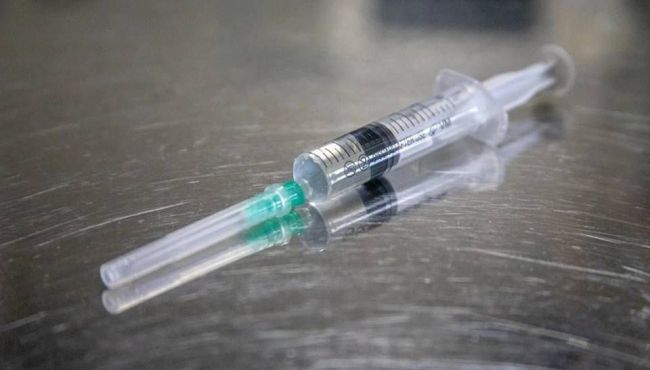 Covid-19: indústrias farmacêuticas terão que assumir responsabilidade pela segurança da vacina