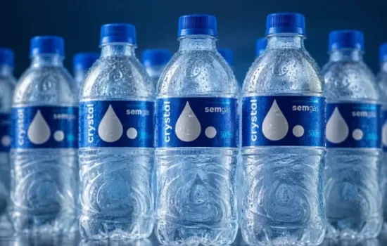 Lotes de Água Crystal são recolhidos após identificação de contaminação bacteriana