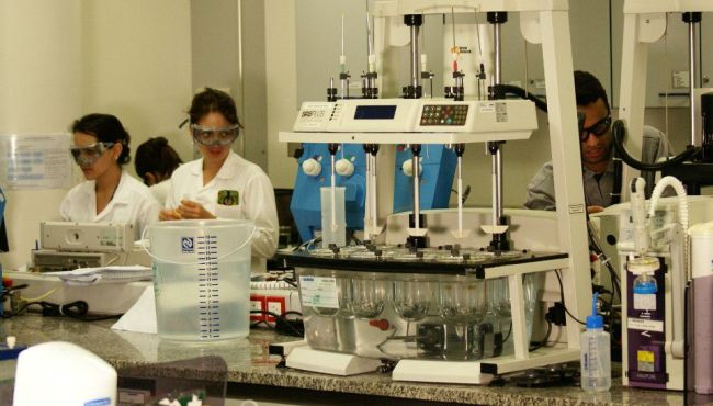 Indústria farmacêutica projeta crescimento em 2016, mesmo na crise