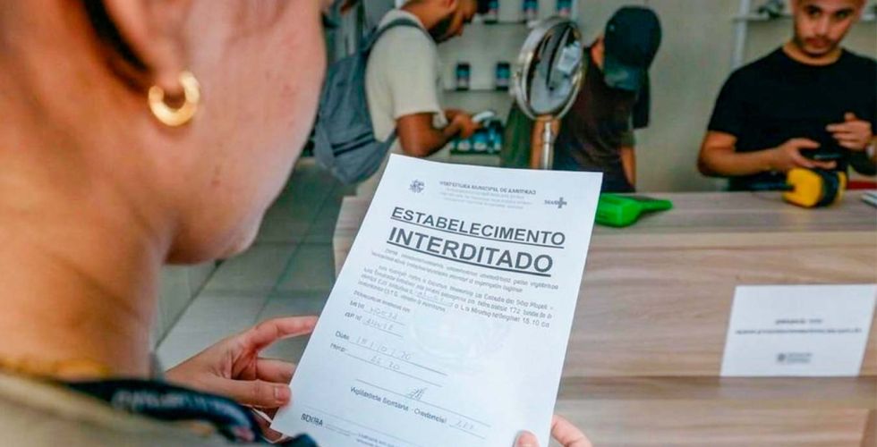 Farmácia magistral é o elo regulado que o Brasil insiste em confundir com o contrabando