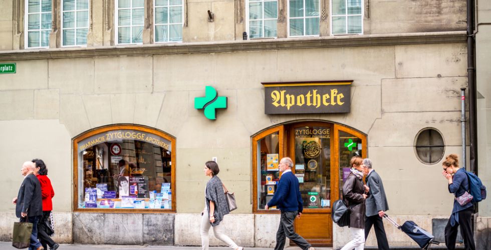 Como trabalham os farmacêuticos ricos da Suíça