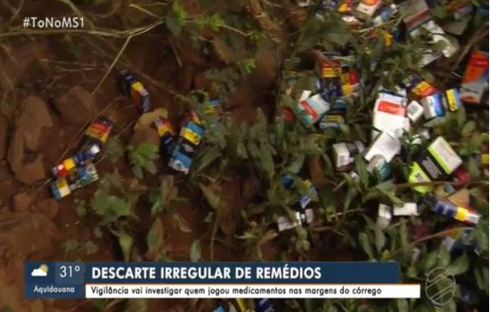 Medicamentos tarja preta são descartados em córrego