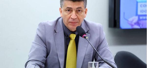 PL da Câmara de Deputados, deixa claro que o CRF, fiscalizará apenas farmacêuticos