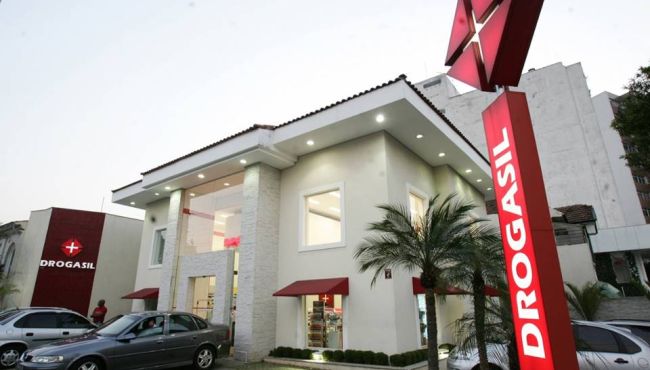 Raia Drogasil bate record de expansão e vendas