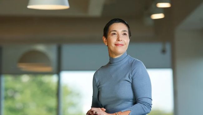 Lorice Scalise, farmacêutica e executiva da Roche Farma Brasil, é reconhecida pela Forbes entre os 10 melhores CEOs de 2025