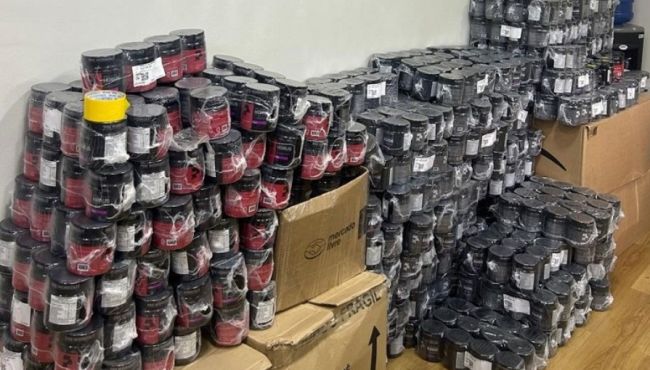 Polícia desmantela esquema de venda e adulteração de suplementos alimentares fora da validade