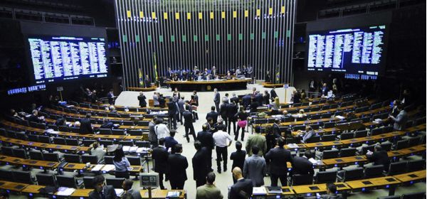 Indústrias farmacêuticas que doam medicamentos poderão ter isenção tributária