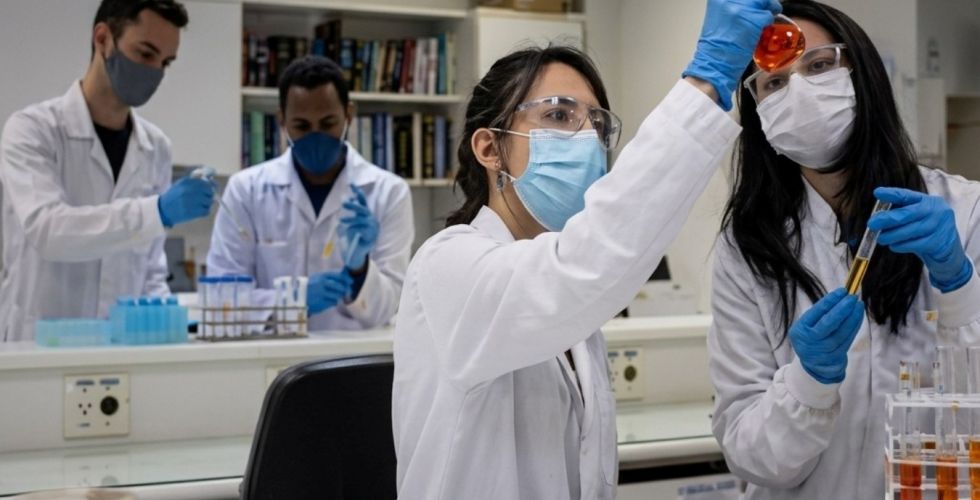Pesquisa da USP, coordenada por farmacêutica, desenvolve nanotecnologia para tratar doenças de pele