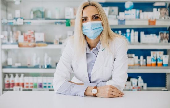 É lei: farmacêutico incapacitado por Covid-19 deve ser indenizado, mas Governo não sabe como pagar