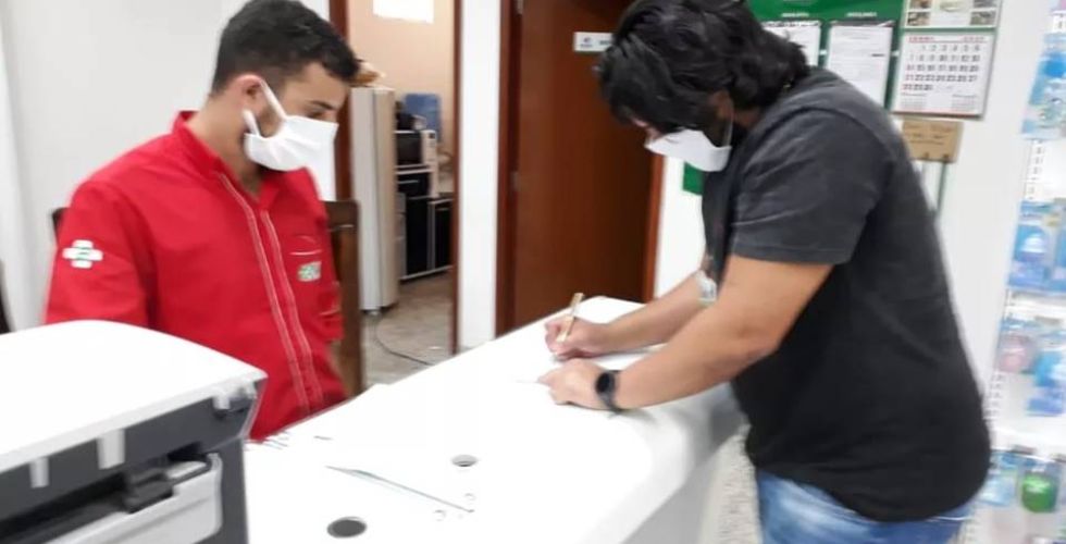 Drogarias são notificadas por preço abusivo em medicamentos usados contra Covid-19
